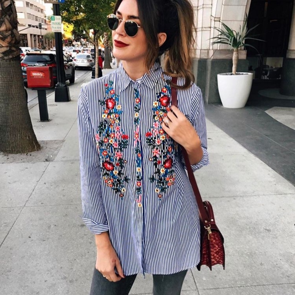 Button up Zara floral embroidered blouse